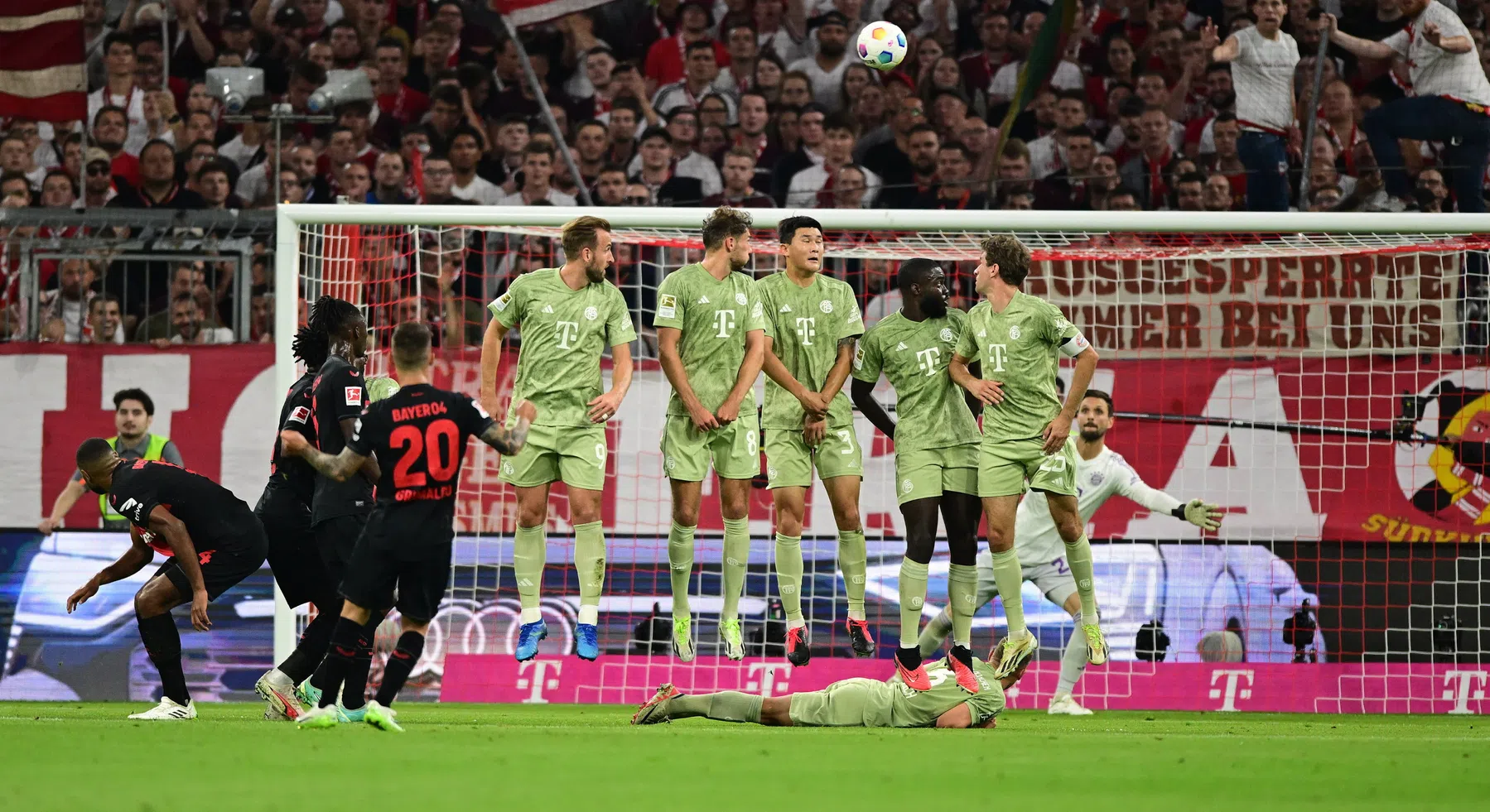 Penseelstreek Grimaldo maakt treffer Klose-evenarende Kane ongedaan