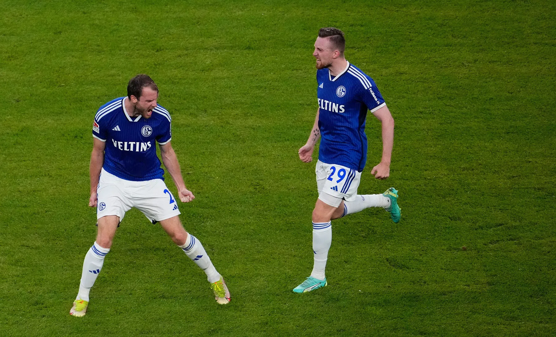 Ouwejan schiet Schalke te hulp bij spektakelstuk tegen Magdeburg