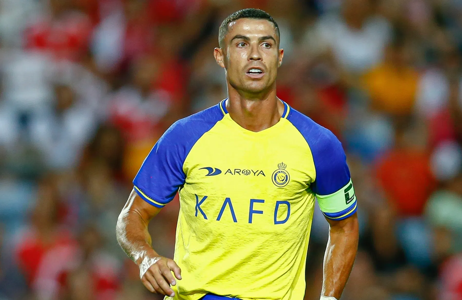 Cristiano Ronaldo laat cameraman sterretjes zien na vrije trap