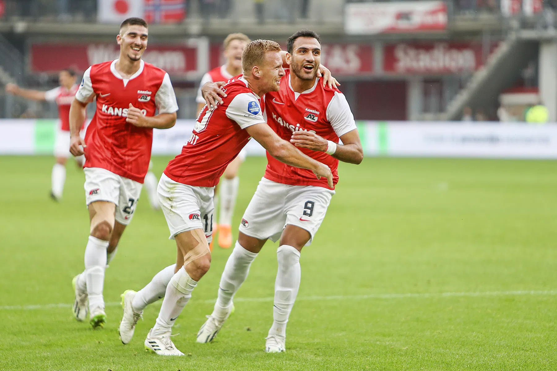 Pavlidis blijft maar scoren: AZ volgt voorbeeld PSV en FC Twente