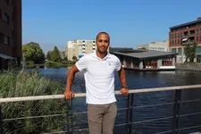 Thumbnail for article: De aanvaller die na een gokverslaving zijn leven weer op de rit wil voetballen