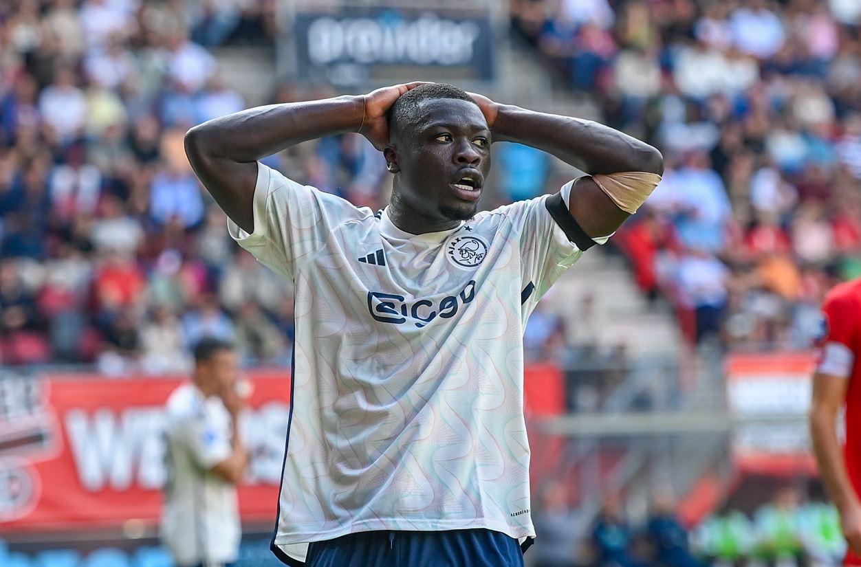 'Brobbey voetbalt bij Ajax, zoals een spits bij een degradatiekandidaat'