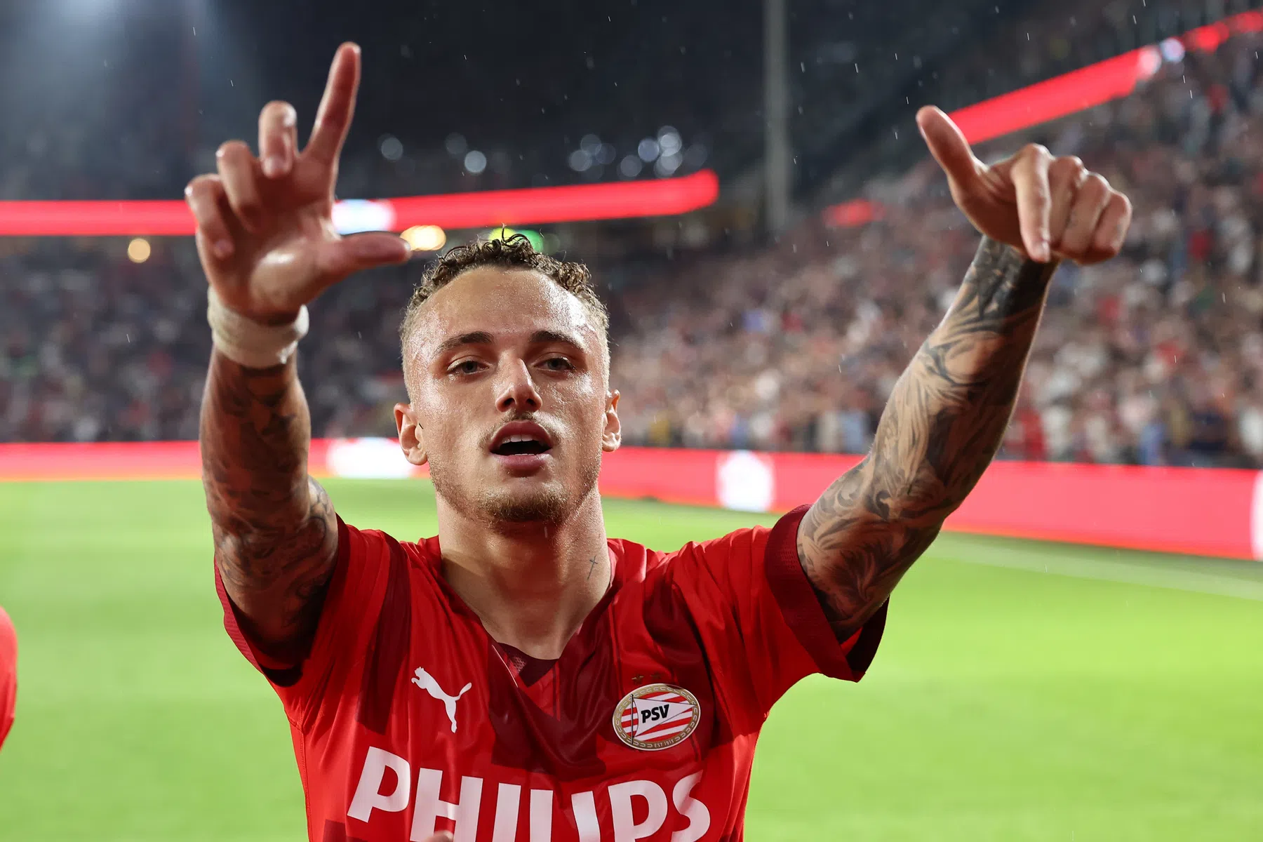 PSV met 22 spelers naar Londen, Lang lijkt op tijd fit voor duel met Arsenal
