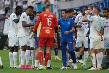 Thumbnail for article: Statement opgestapte Marseille-coach: 'Omstandigheden zijn onveilig'
