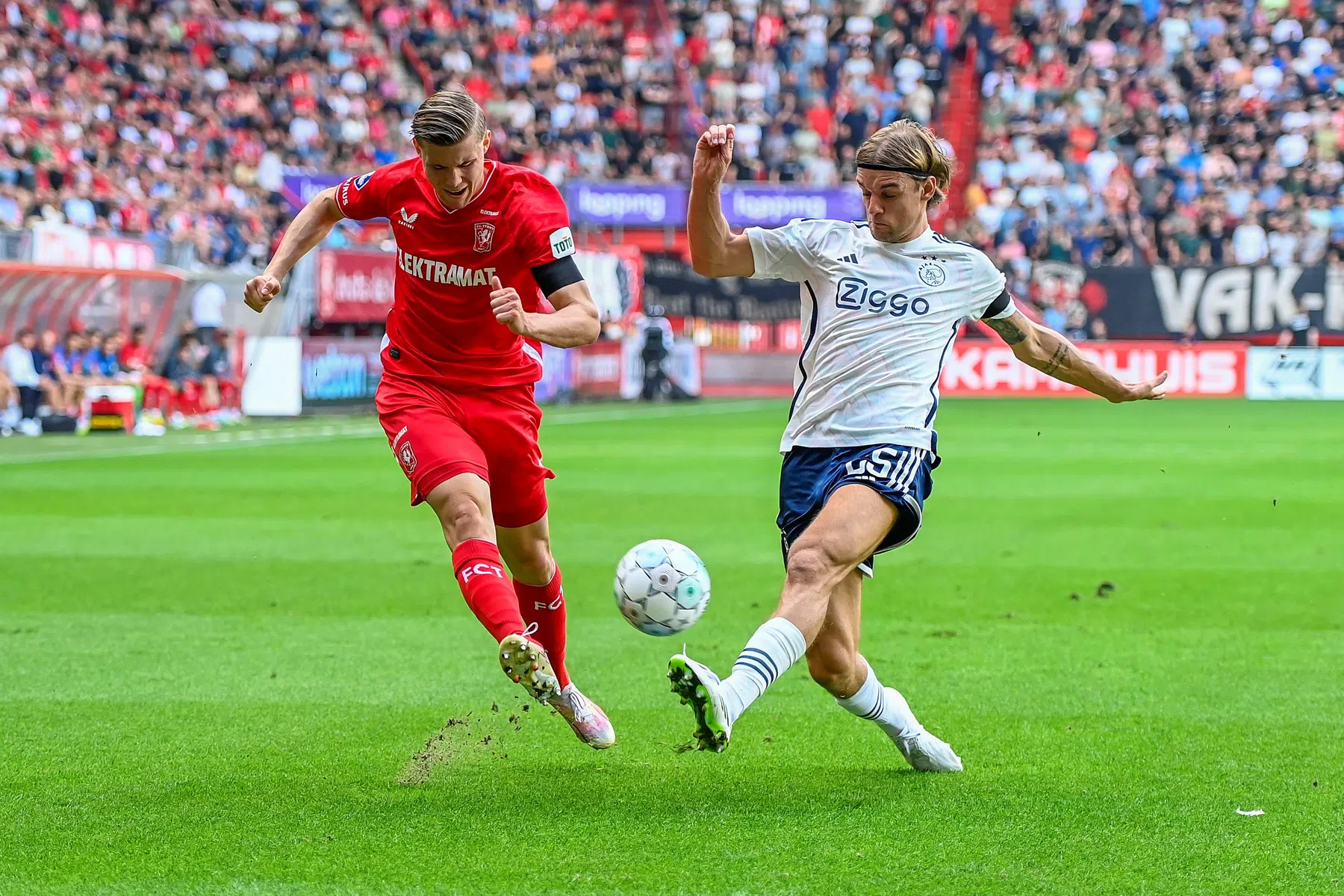 Schimmige Sosa-deal houdt Ajax in zijn greep