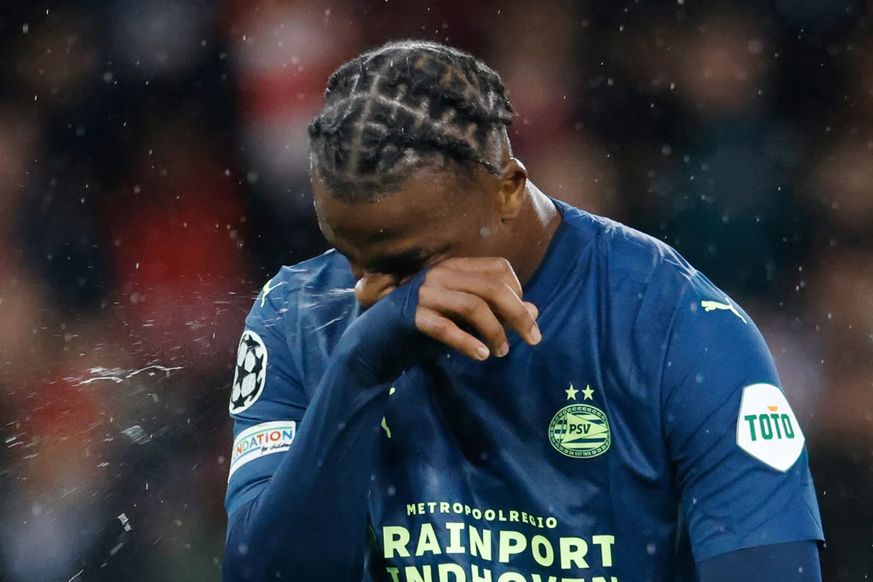 Bella-Kotchap ontbreekt bij PSV vanwege getrokken kies