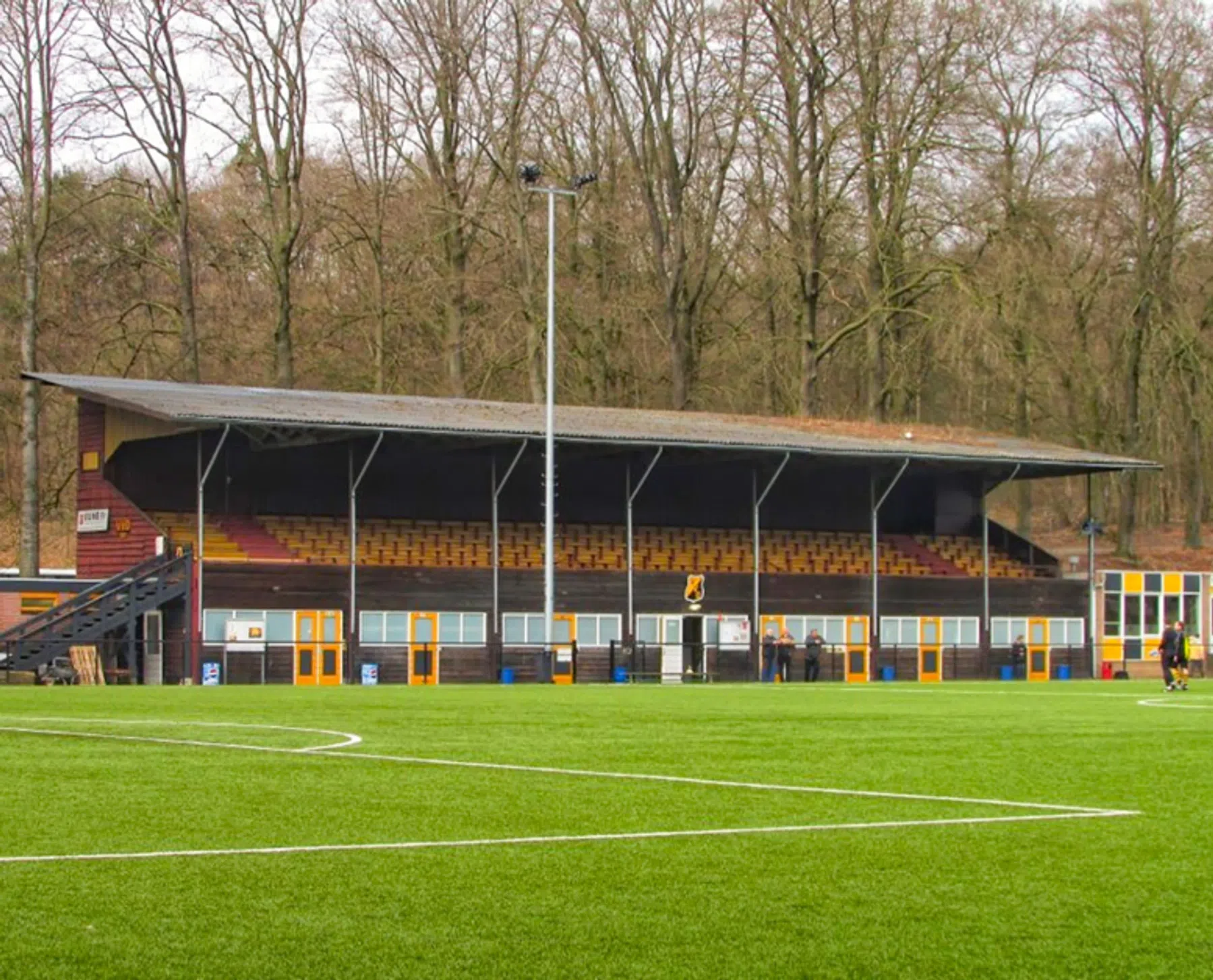 Het oorlogsverhaal achter een van de meest bijzondere tribunes van Nederland