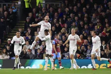 Thumbnail for article: Evans wordt Belfast Pirlo: 'Het doet denken aan Rooney en Van Persie'