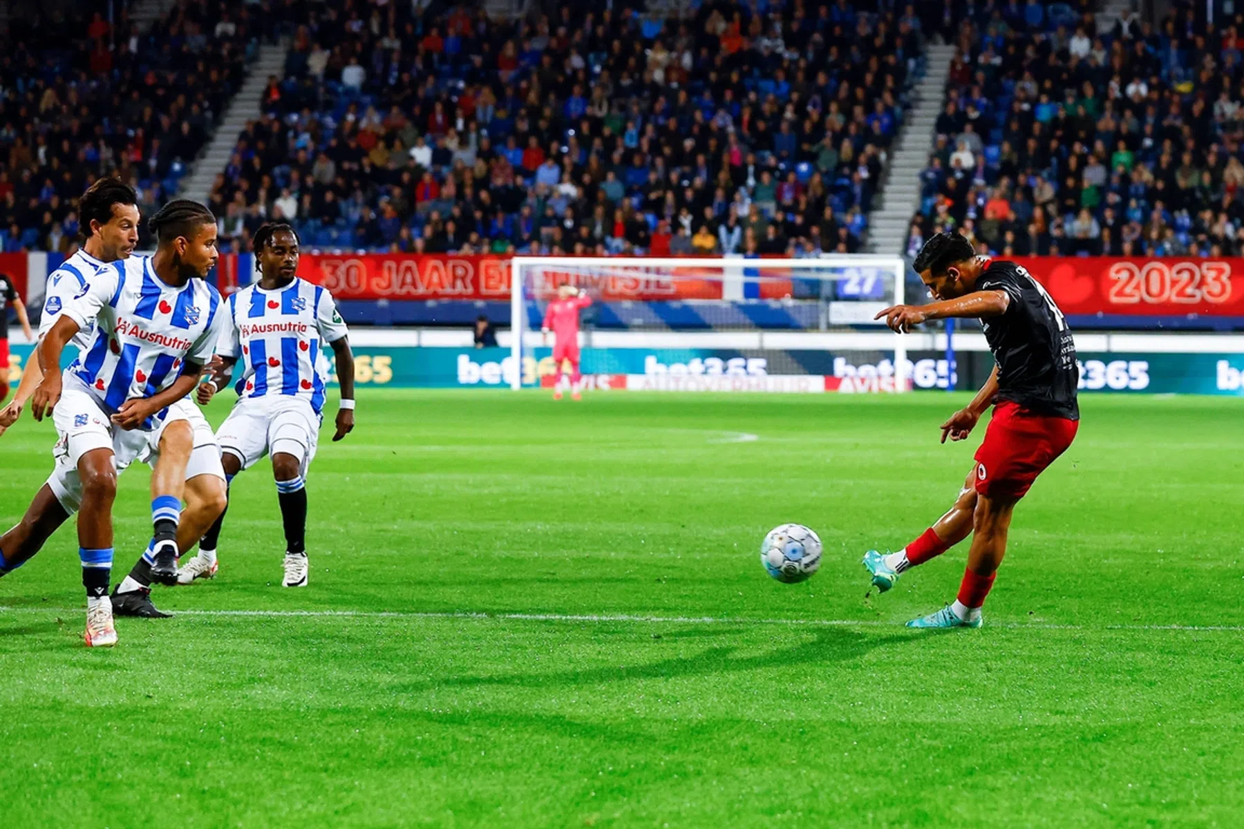 Effectief Excelsior zet ontluisterend slecht Heerenveen te kijk