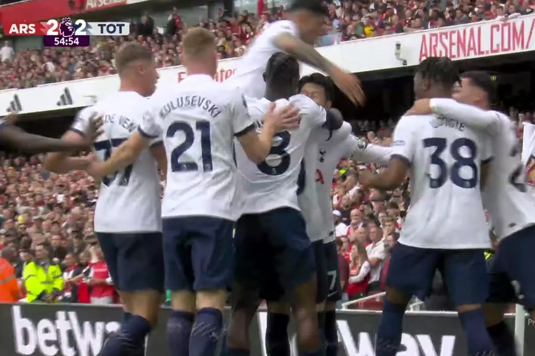 Tandem Maddison-Son zit Arsenal dwars in spectaculaire derby