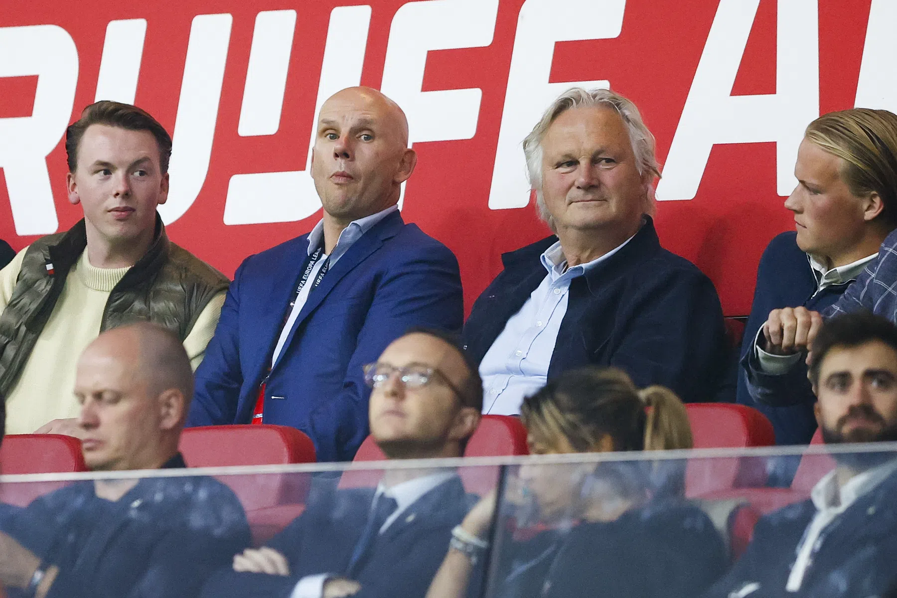 Van Halst geeft uitleg over wegsturen Mislintat