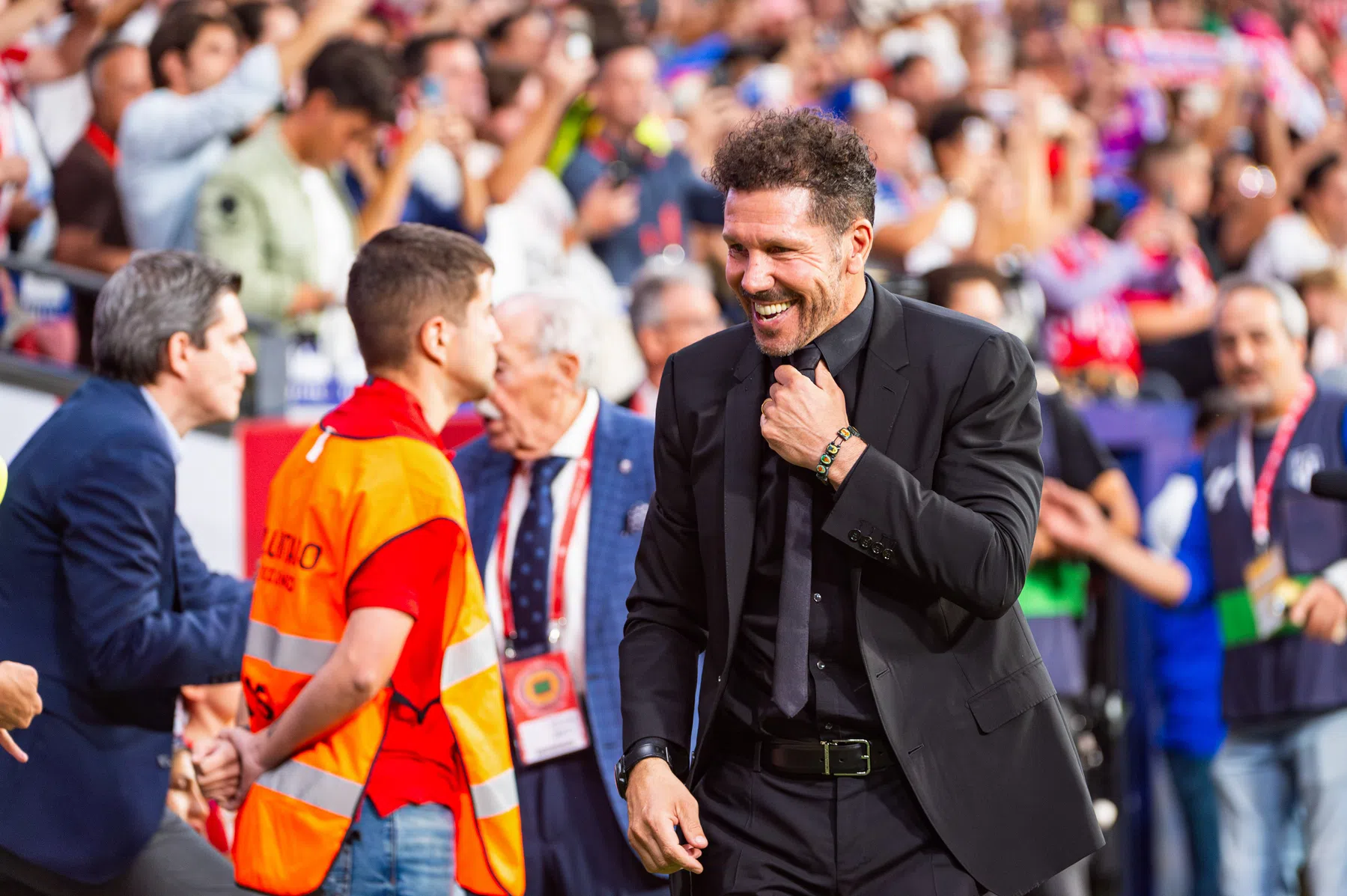 Simeone verklaart reactie na tackle Bellingham: 'Ik vond het een rode kaart'
