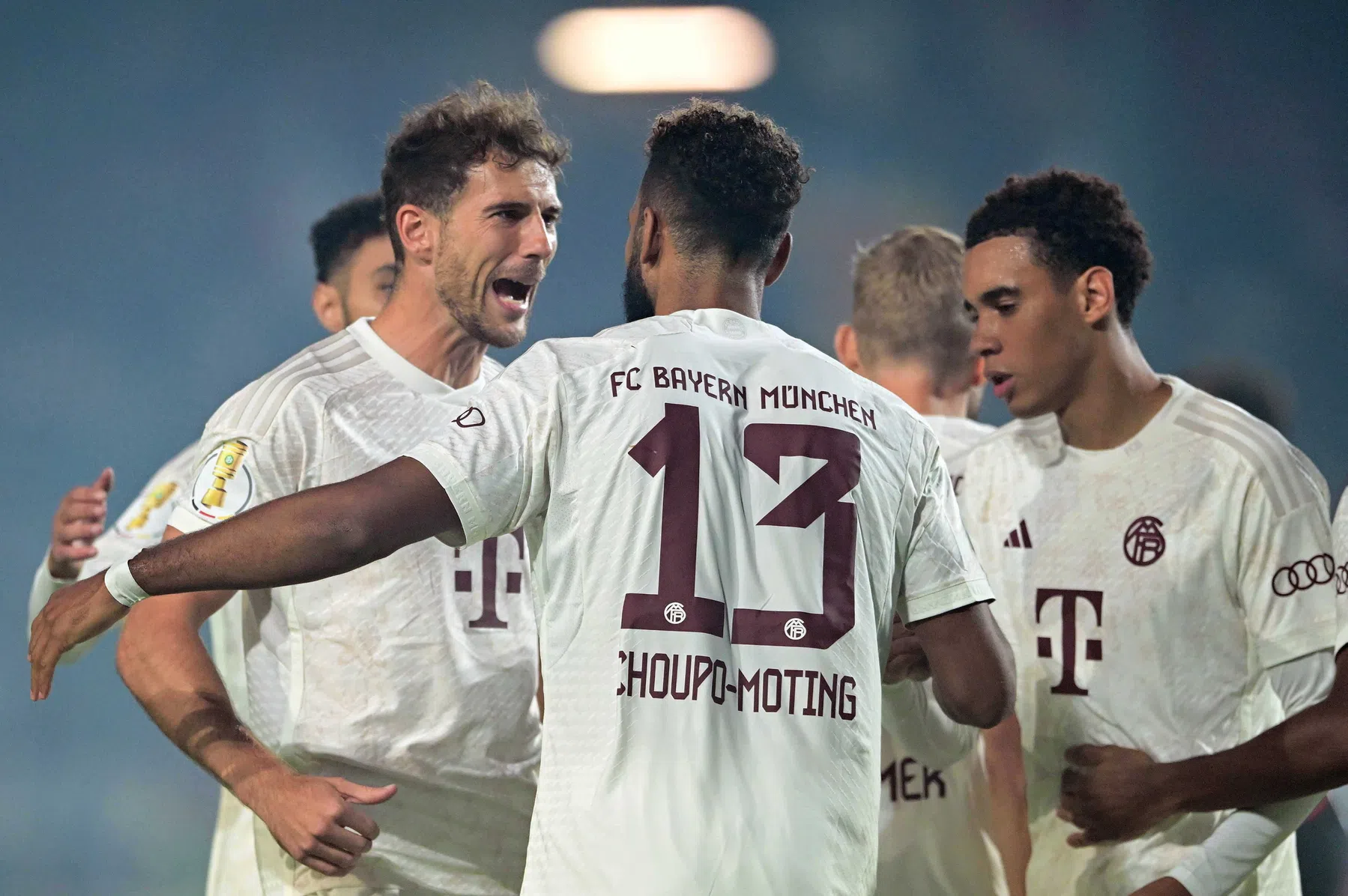 Mazraoui draagt bij aan comfortabele bekeroverwinning Bayern
