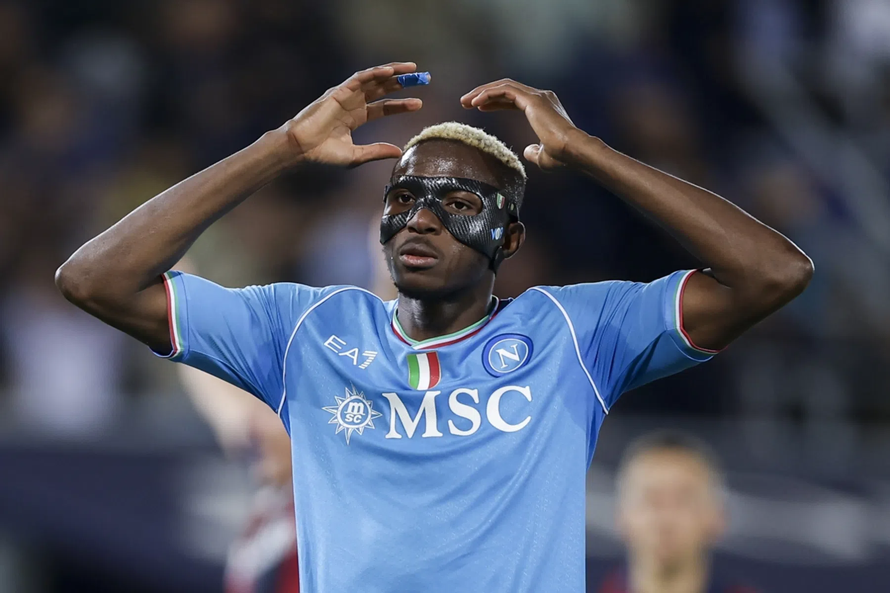 Osimhen dreigt met rechtszaak tegen werkgever Napoli na TikTok-filmpjes