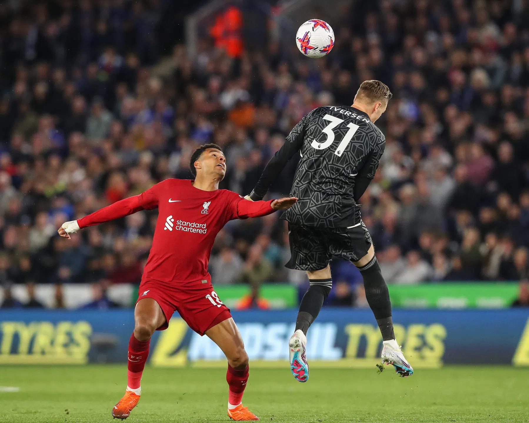 Gravenberch en Gakpo wijzen Liverpool de weg tijdens heet avondje Anfield