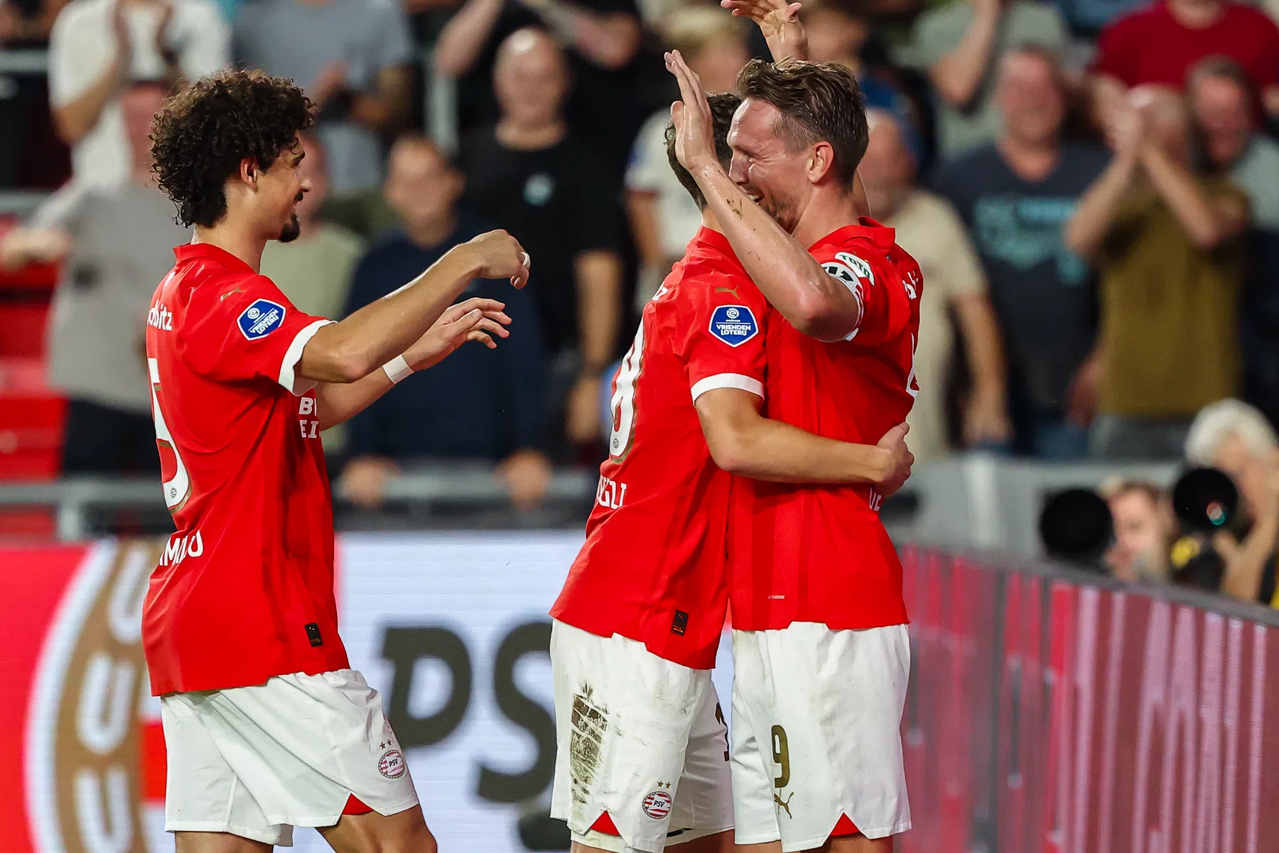 Foutloos PSV dendert ook in 'topduel' met Go Ahead soeverein door