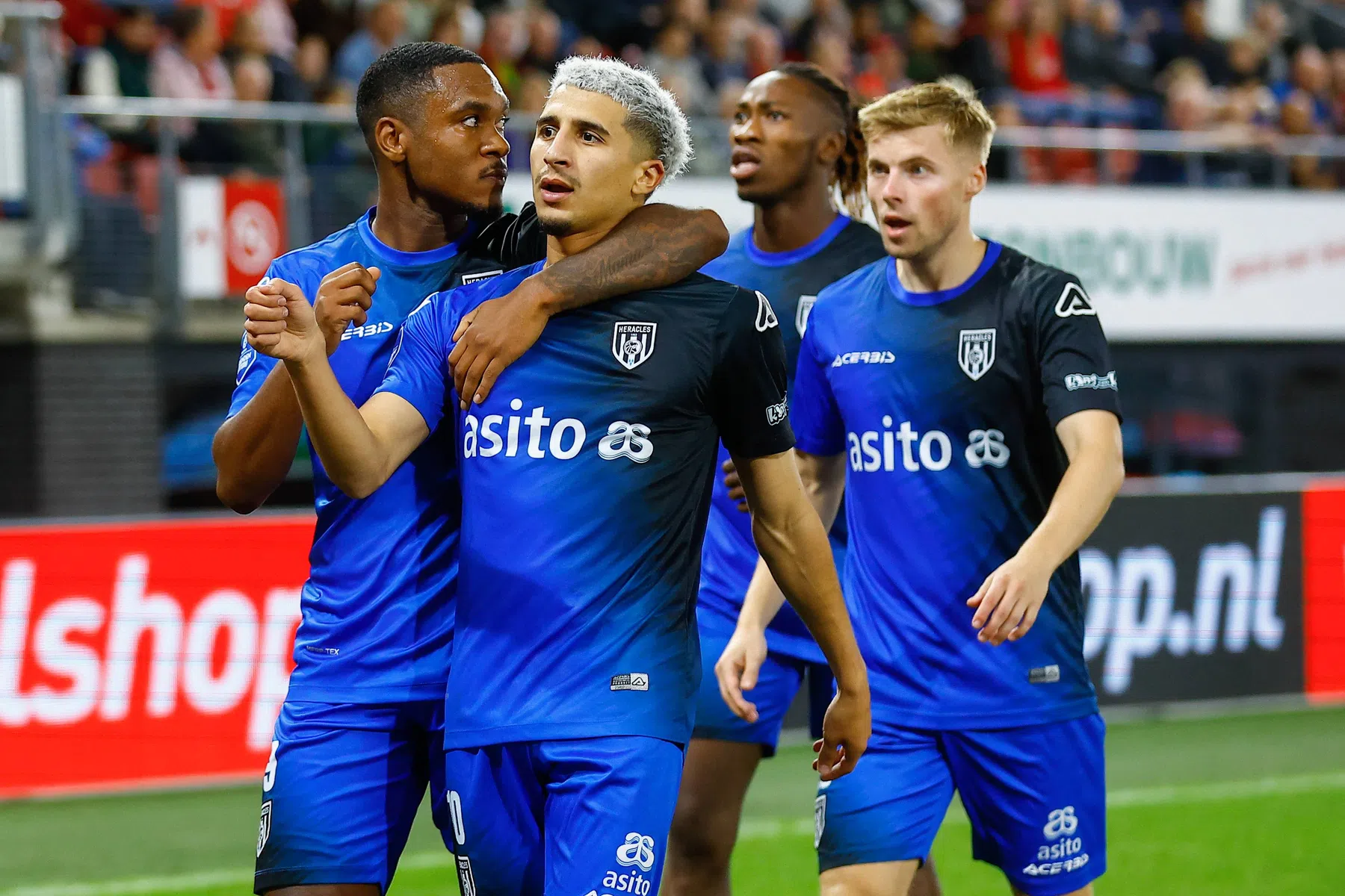 AZ moet koppositie aan PSV laten ondanks mijlpaal Pavlidis