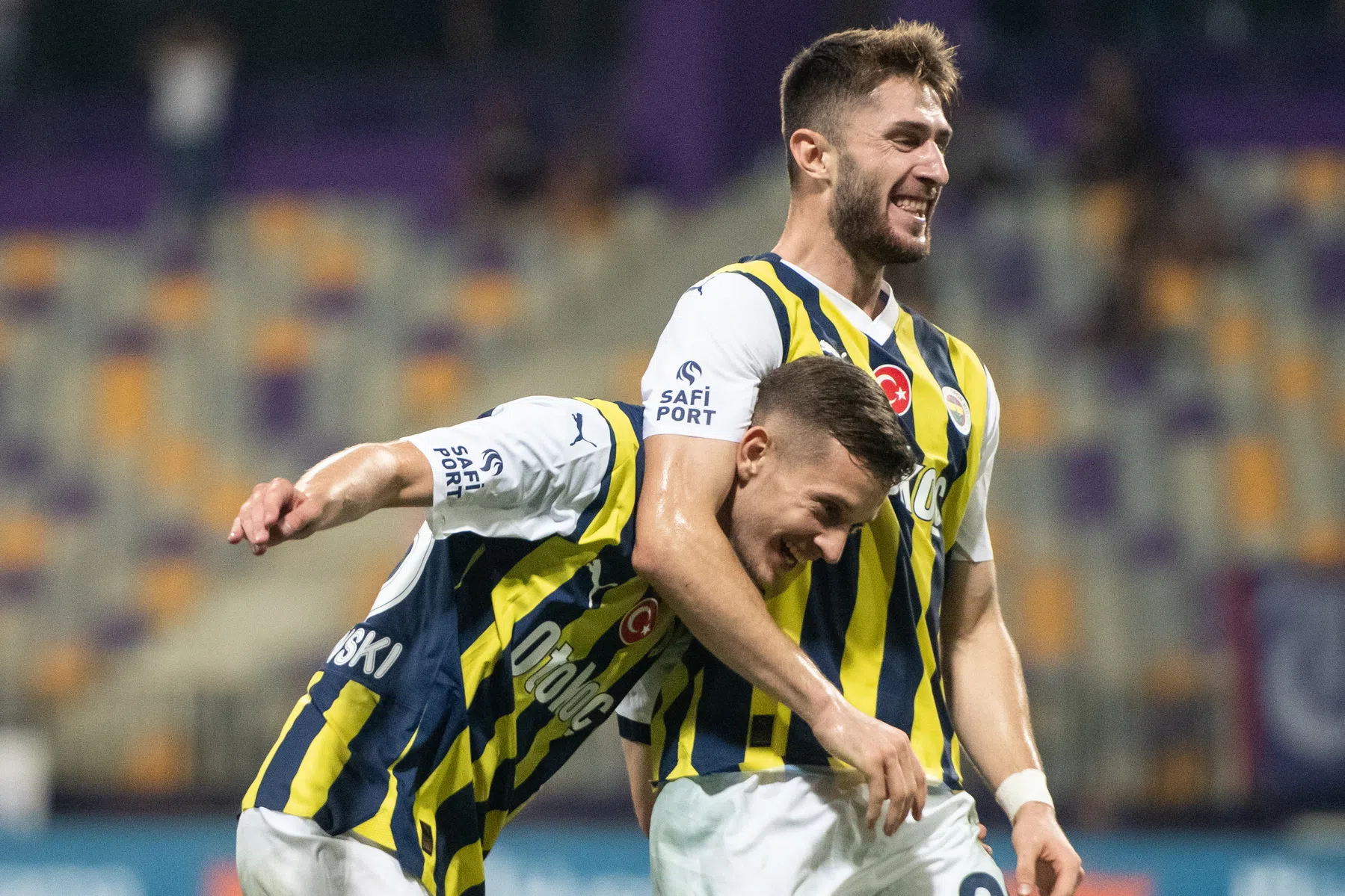 Szymanski speelt hoofdrol in ruime derbyzege Fenerbahçe
