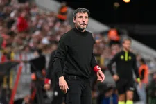 Thumbnail for article: Van Bommel positief na twee uitglijders: 'Dat is een teken dat je gewoon goed bent'