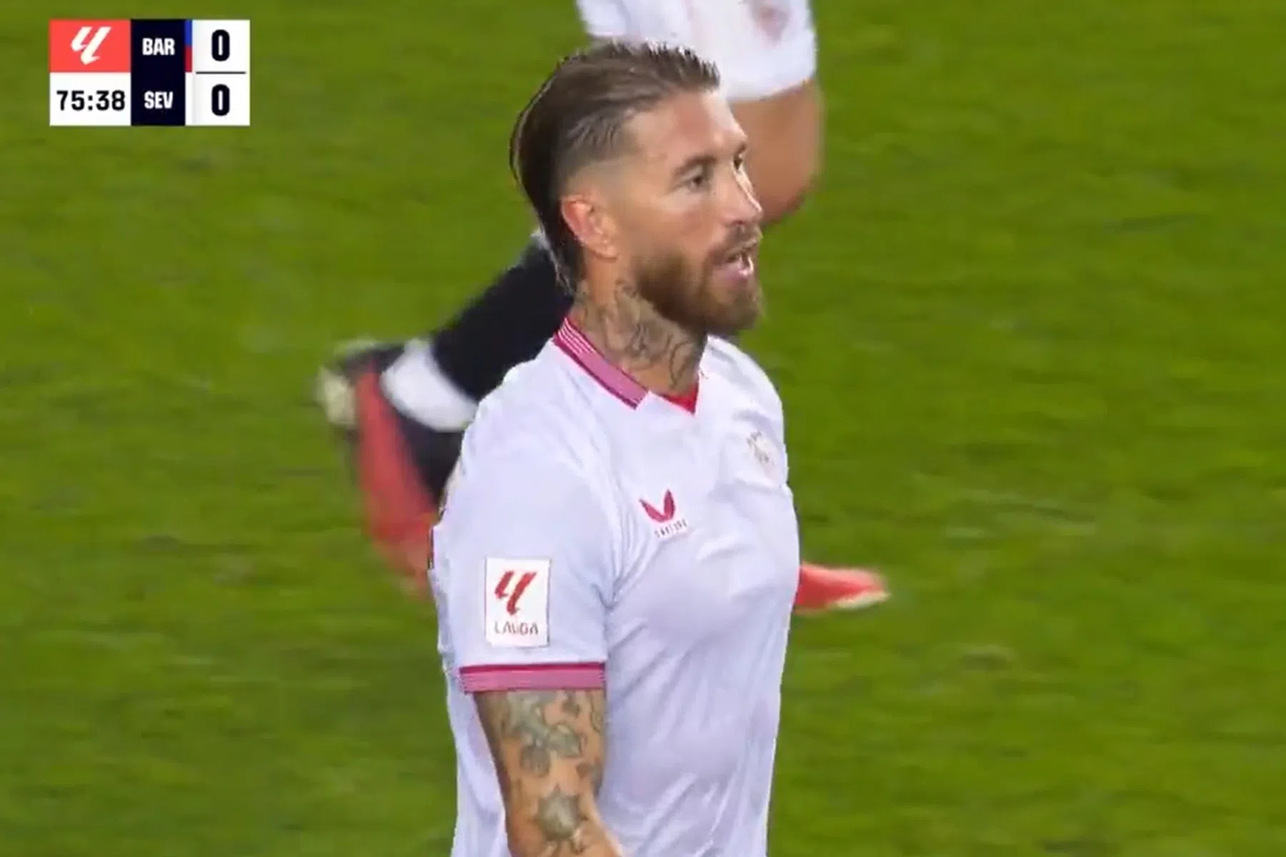 Barcelona dolgelukkig met eigen doelpunt van Sergio Ramos