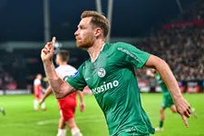 Thumbnail for article: Almere duwt Utrecht dieper de put in met eerste Eredivisie-zege ooit