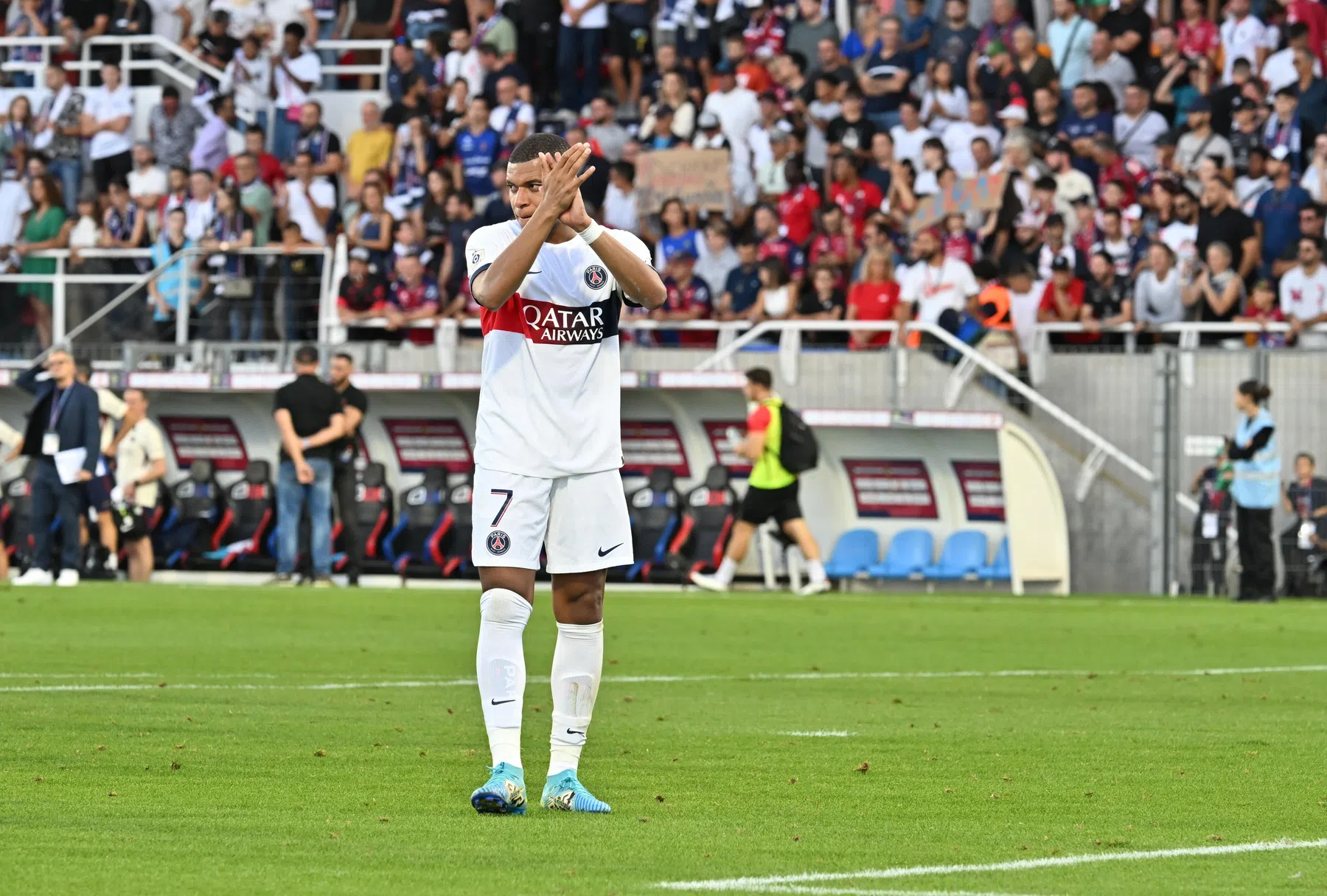 Mbappé geeft zijn medespelers het goede voorbeeld na slechte avond PSG