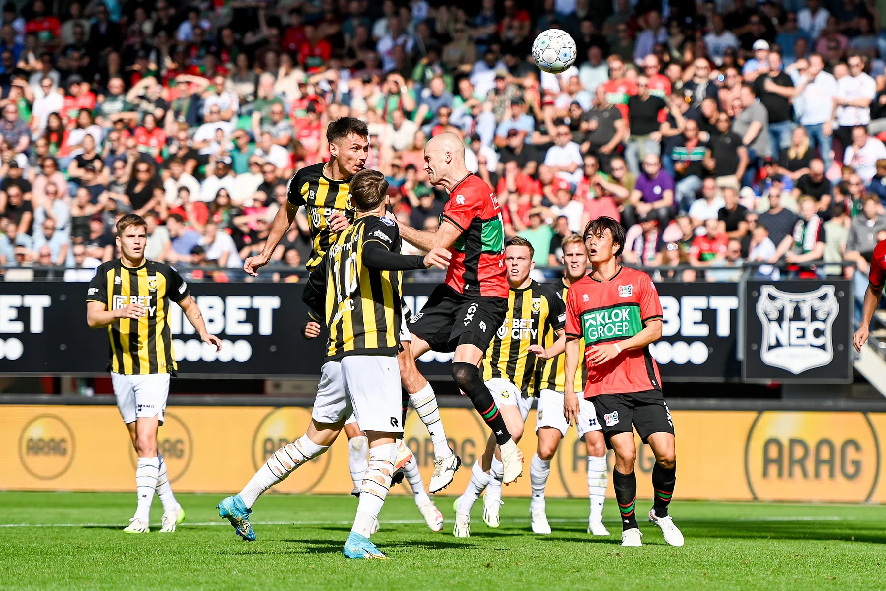Vloek blijft NEC achtervolgen: Gelderse derby opnieuw prooi voor Vitesse