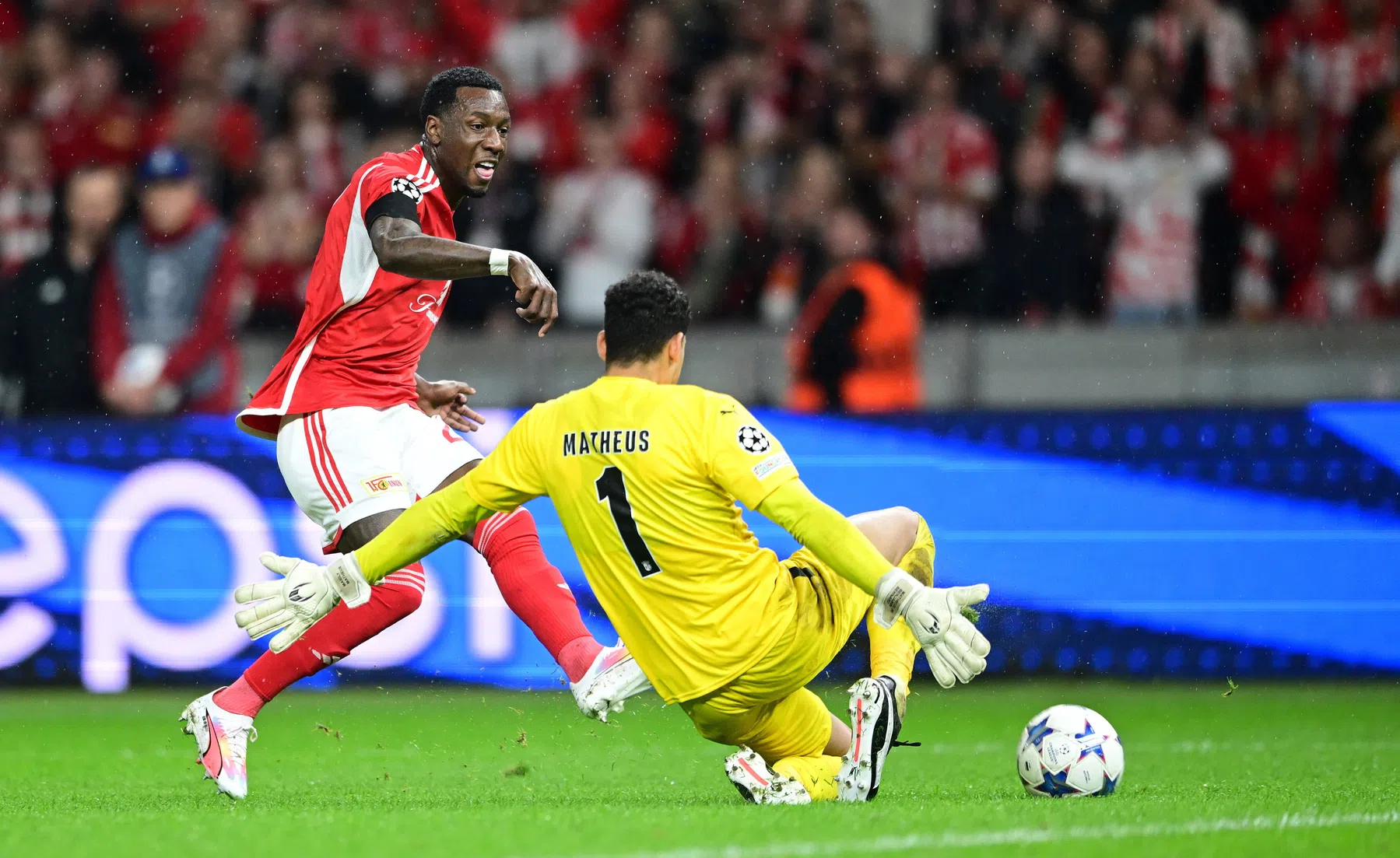 Becker laat Olympiastadion kolken met Champions League-primeur