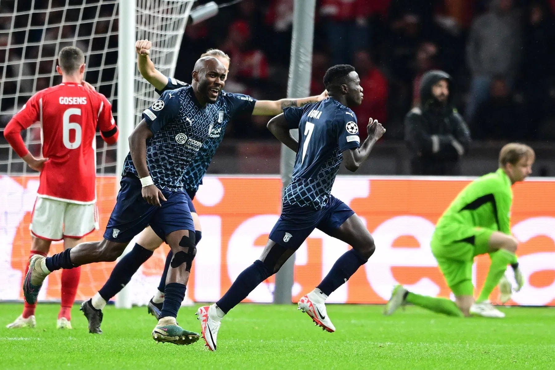 Unieke prestatie Becker niets waard door pijnlijk late treffer