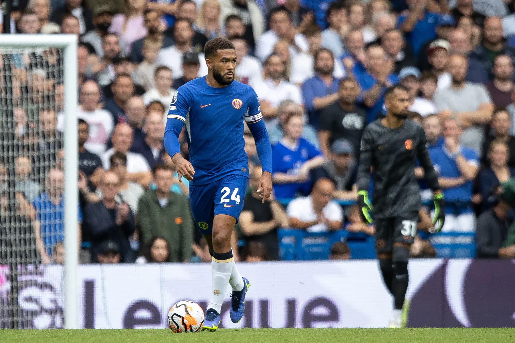 Boete en schorsing voor Chelsea-captain James na wangedrag in spelerstunnel