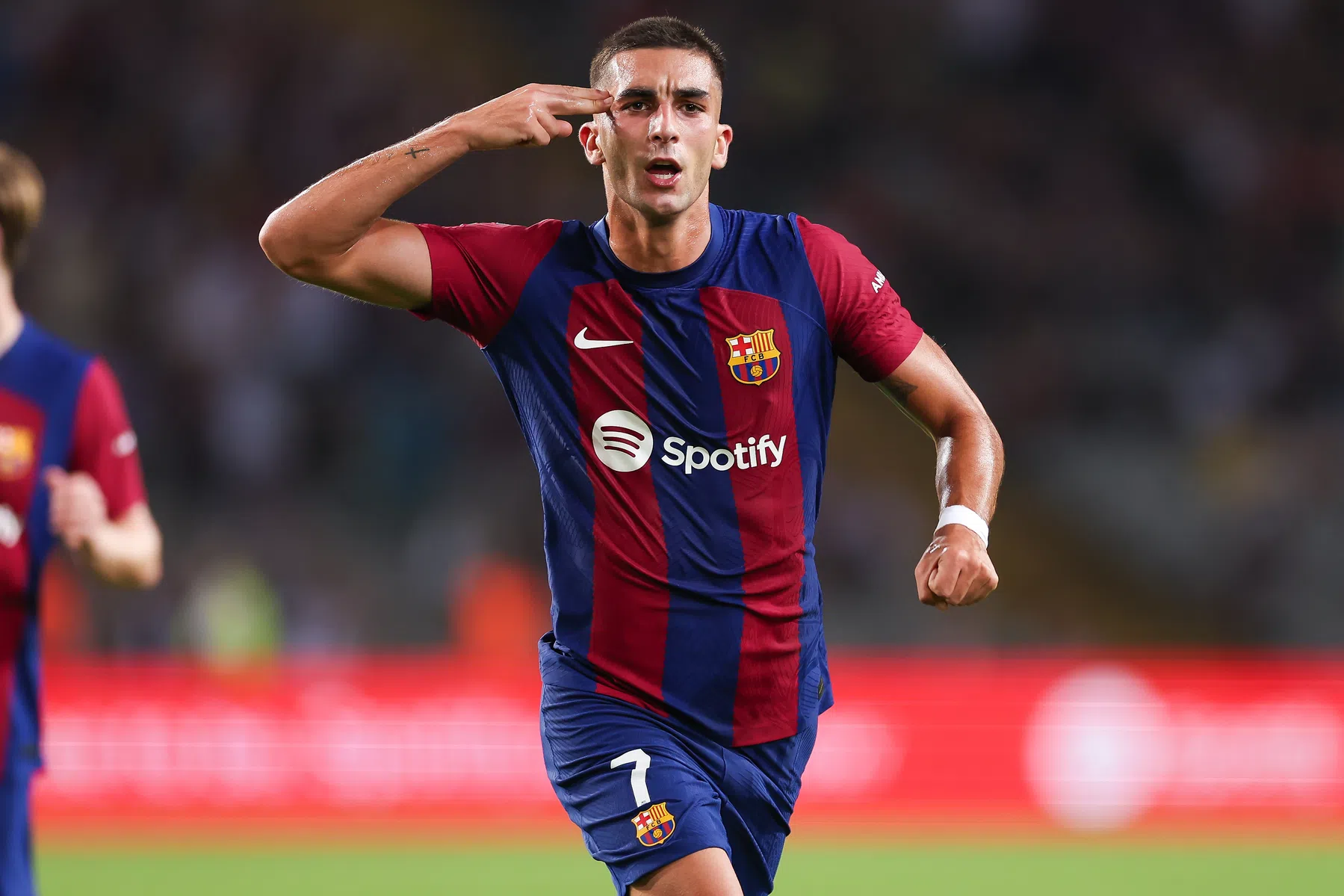 Barça zwijnt in Porto en grijpt macht ondanks wegvallen Lewandowski