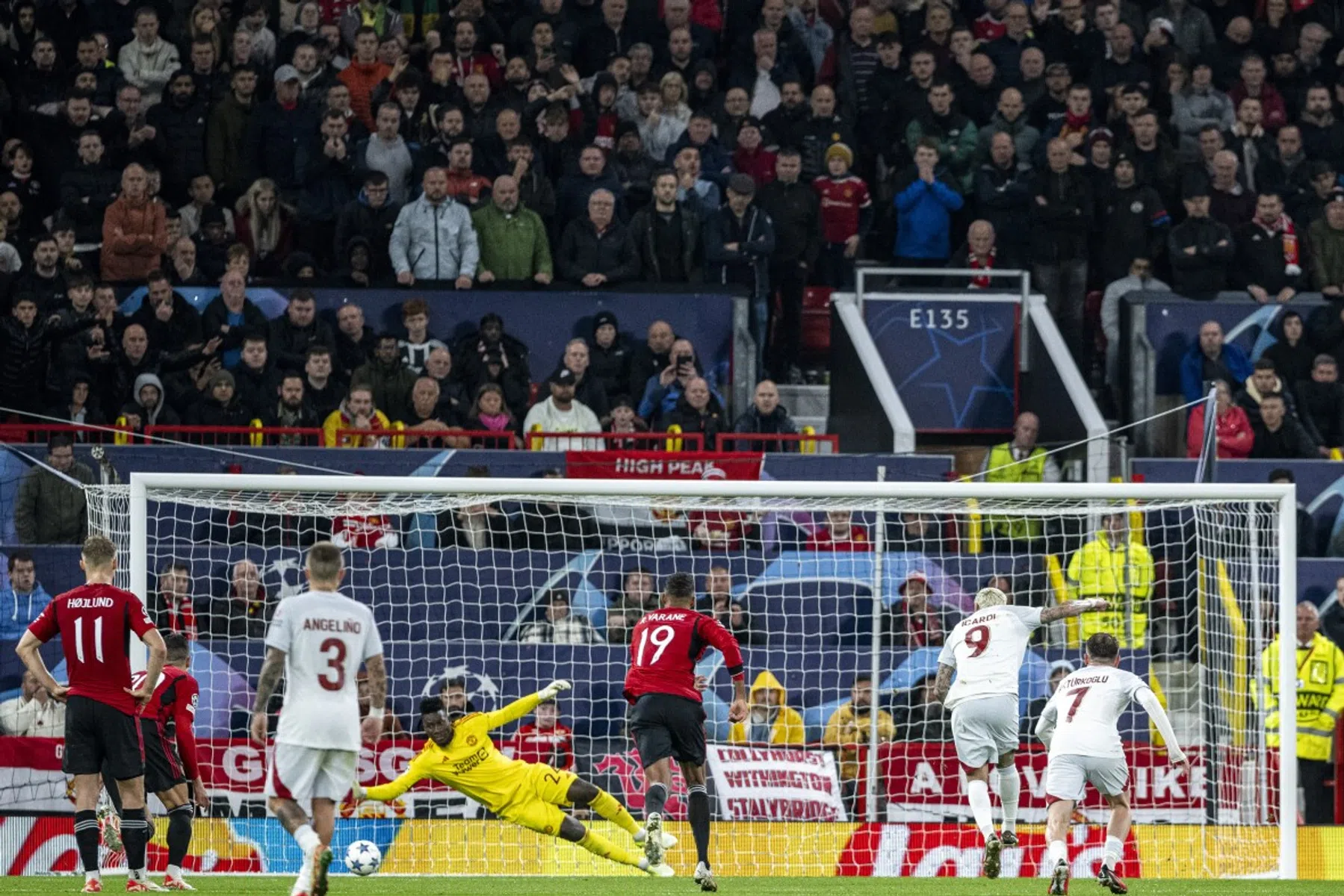 Zaha verklaart manier van juichen na historische avond op Old Trafford