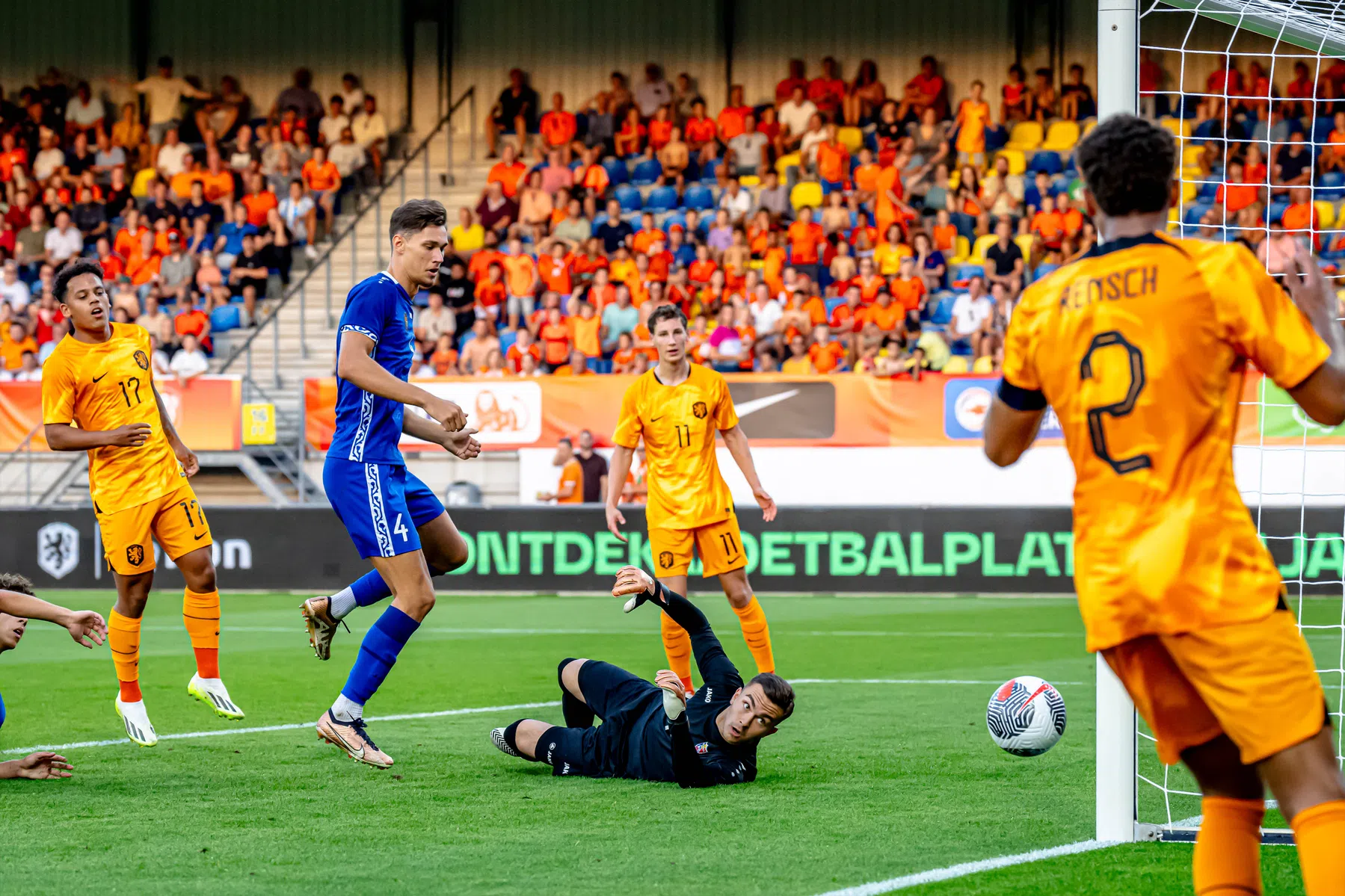 Ajax en AZ hofleveranciers bij Jong Oranje