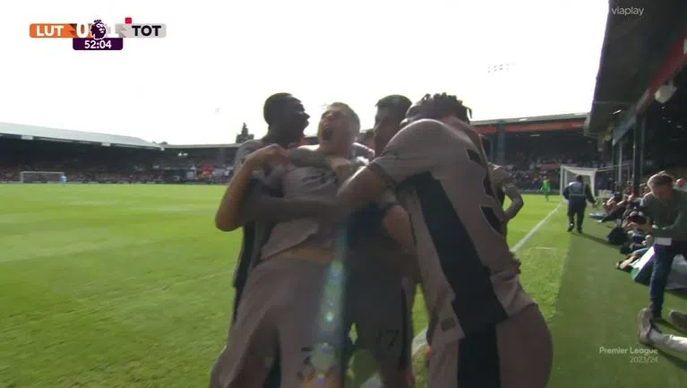 Excellerende Van de Ven schiet Spurs naar koppositie Premier League