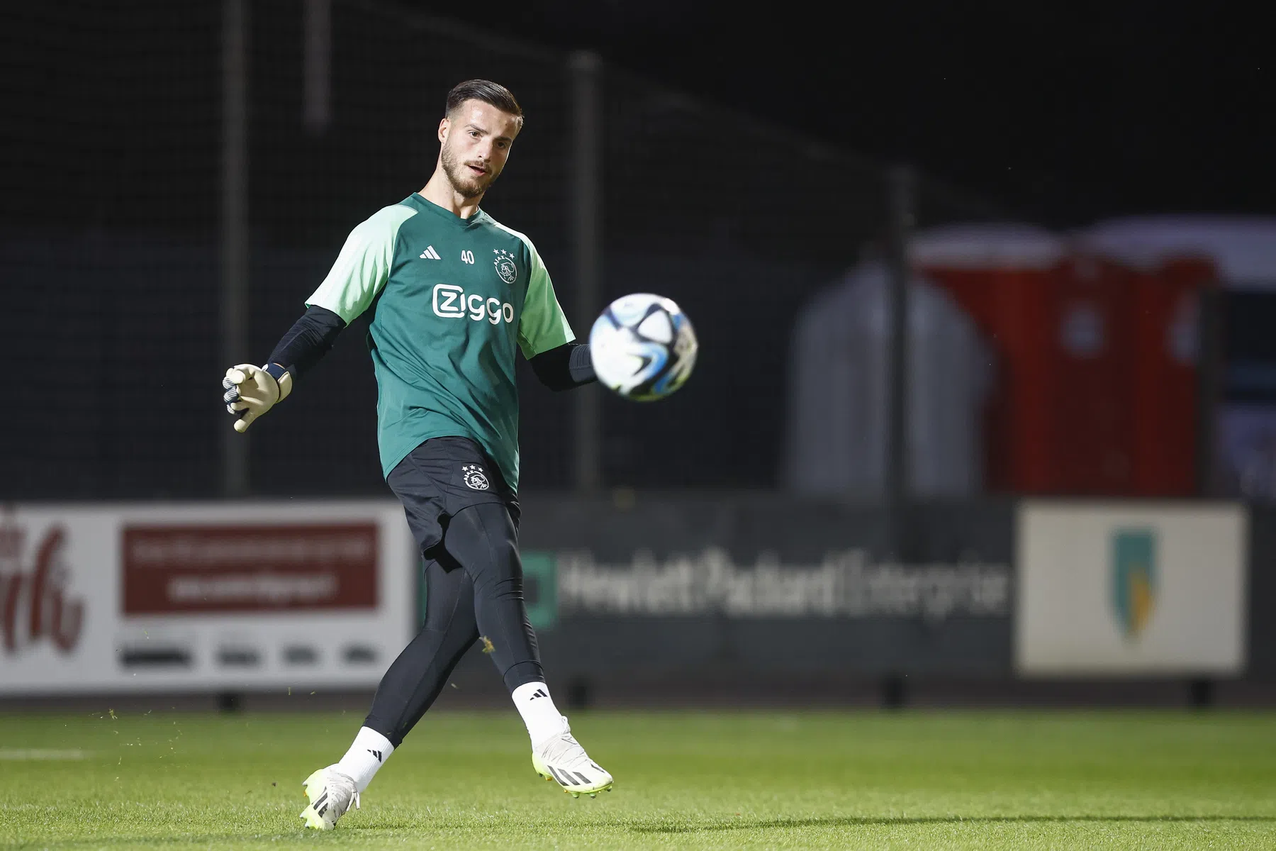 Jonge Duitser klopt op de deur bij Ajax: 'Lef, rust en zijn trap valt op'