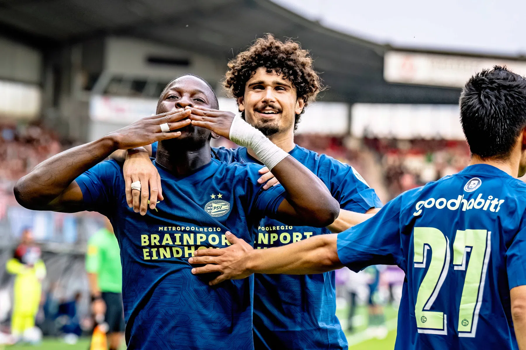 Imponerend PSV schudt Sparta van zich af en blijft foutloos