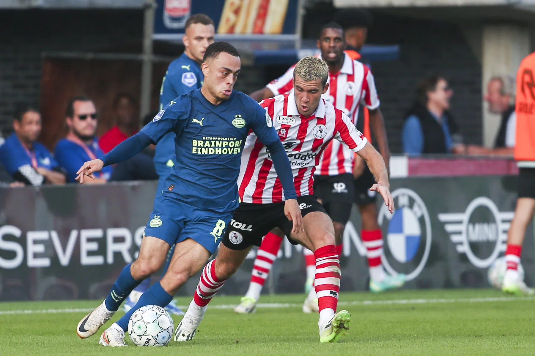 Dest over foutloos PSV in Eredivisie: 'We tikken een hoog niveau aan'