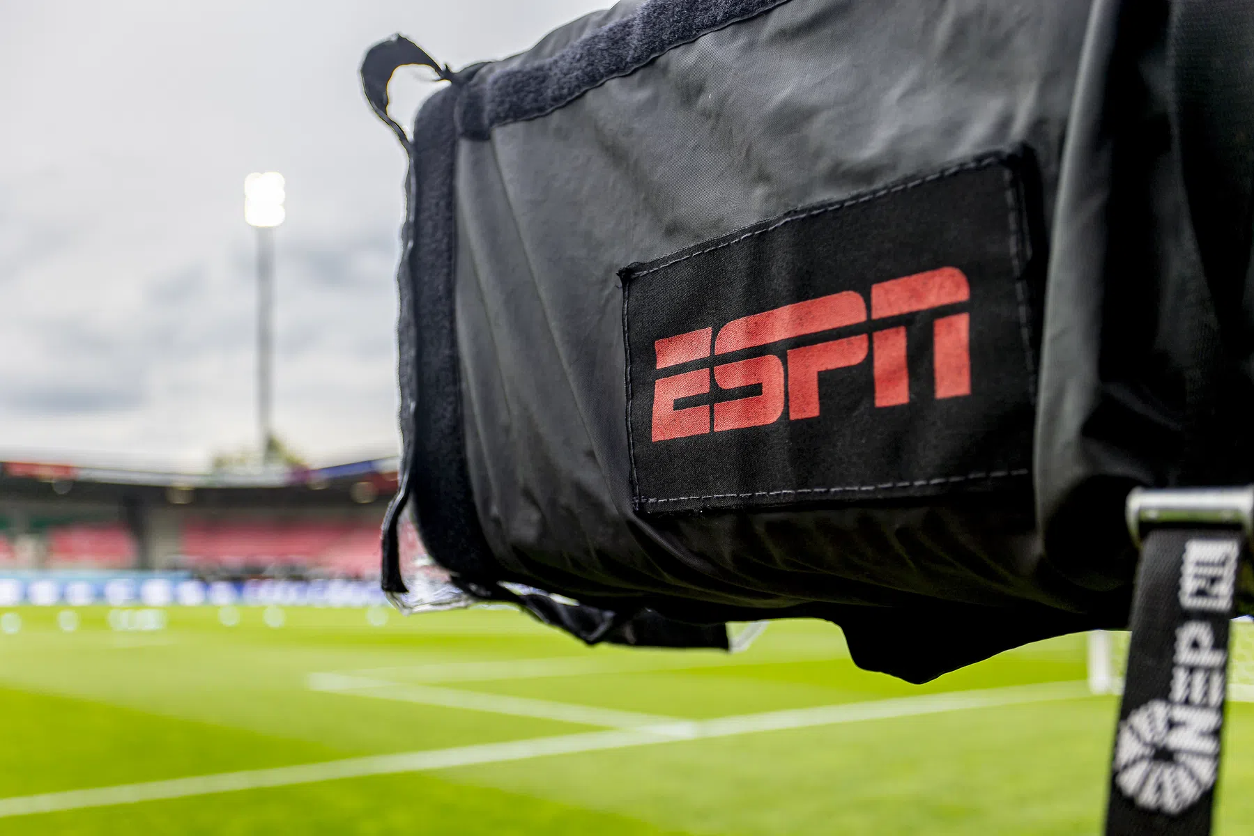 Eredivisie akkoord met nieuwe ESPN-deal, kabelaars blijven zich verzetten