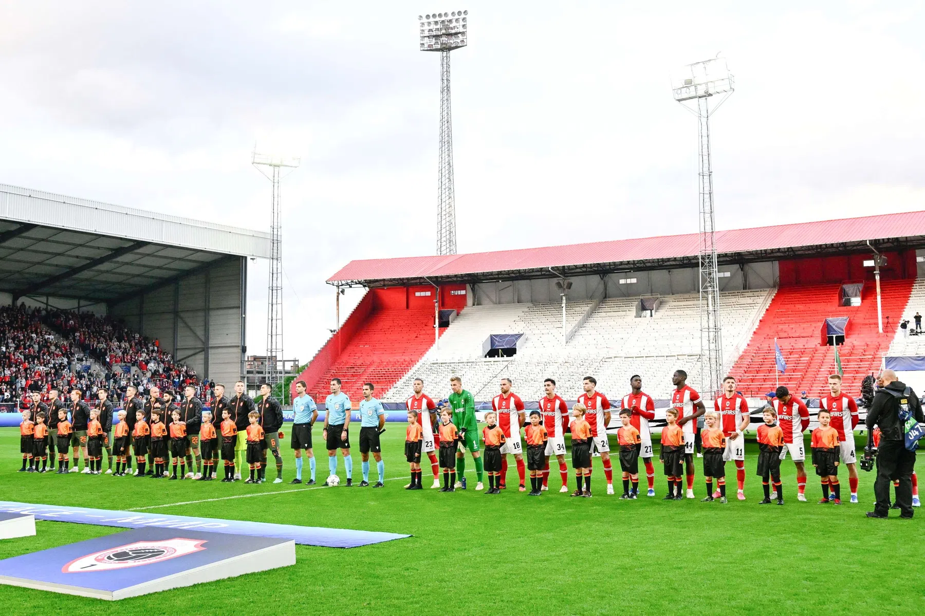 Bittere champagne op De Bosuil: in voetbalstad Antwerpen gaat nooit iets vanzelf