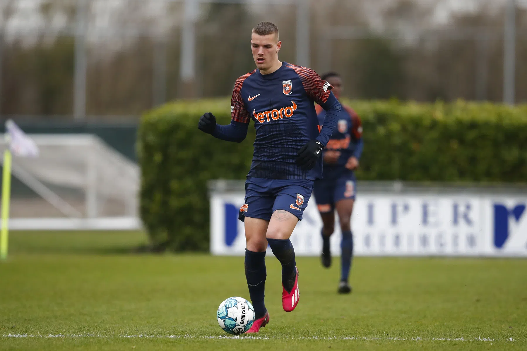 Vitesse-spits moet de rest van 2023 toekijken na ultrakorte uitleenbeurt