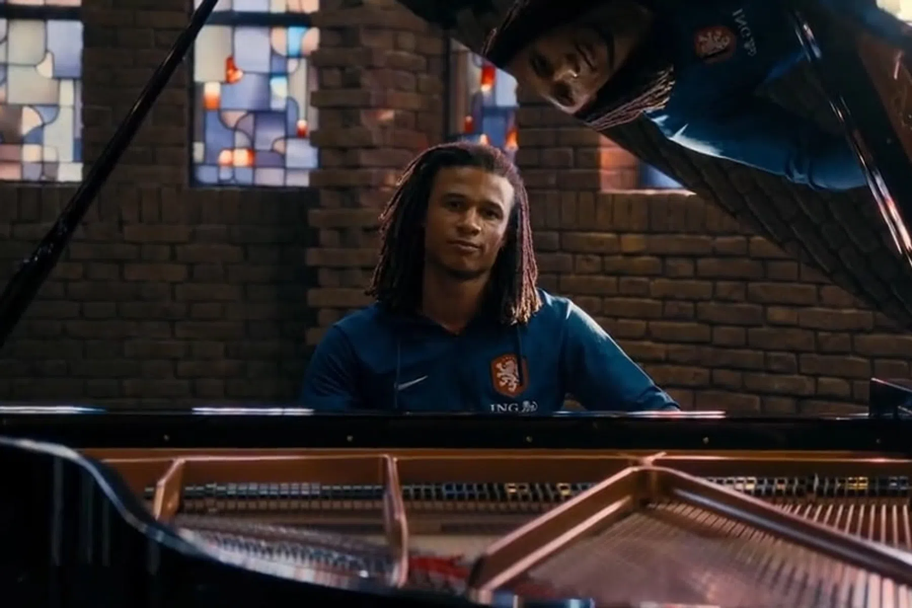 Aké maakt Oranje-fans op de piano warm voor clash met Frankrijk