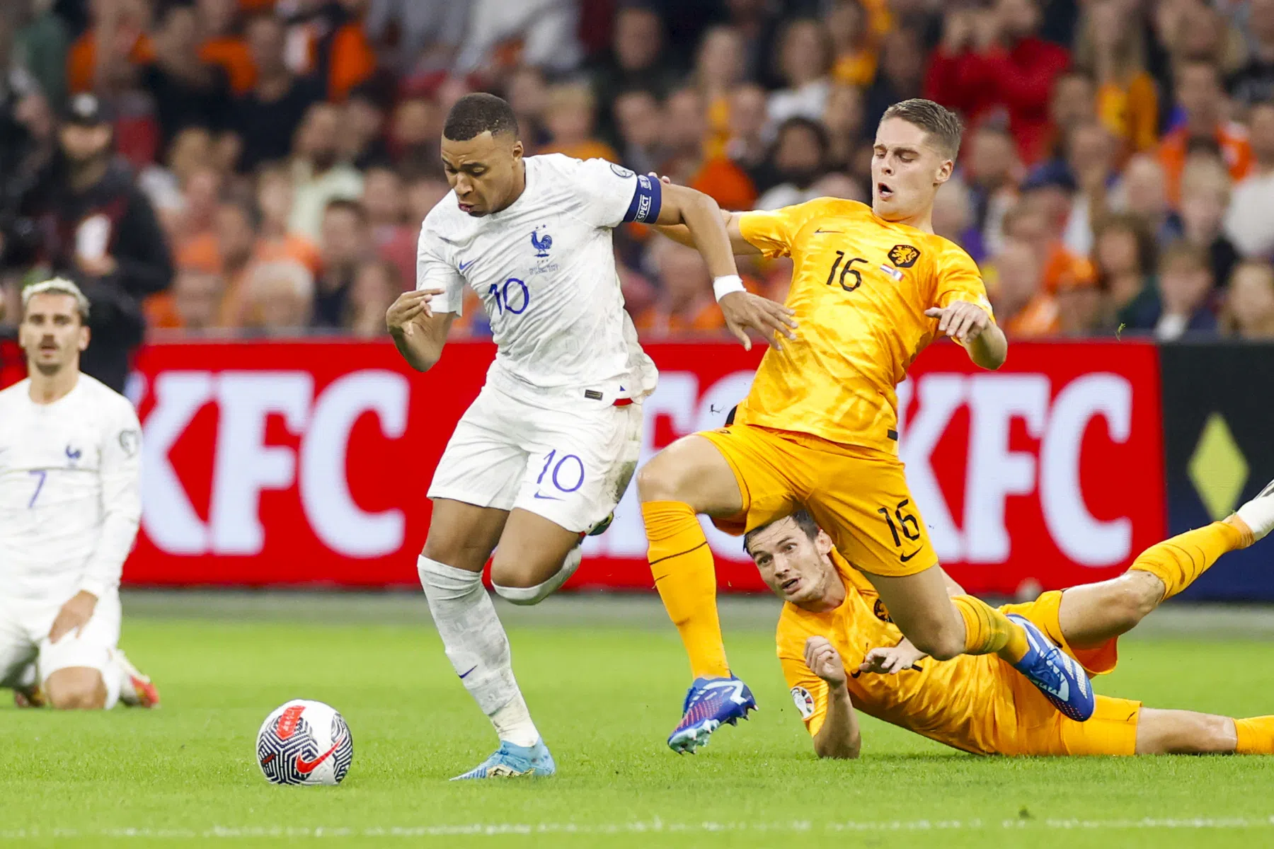 Oranje moet na masterclass Mbappé vol aan de bak in strijd om EK-ticket