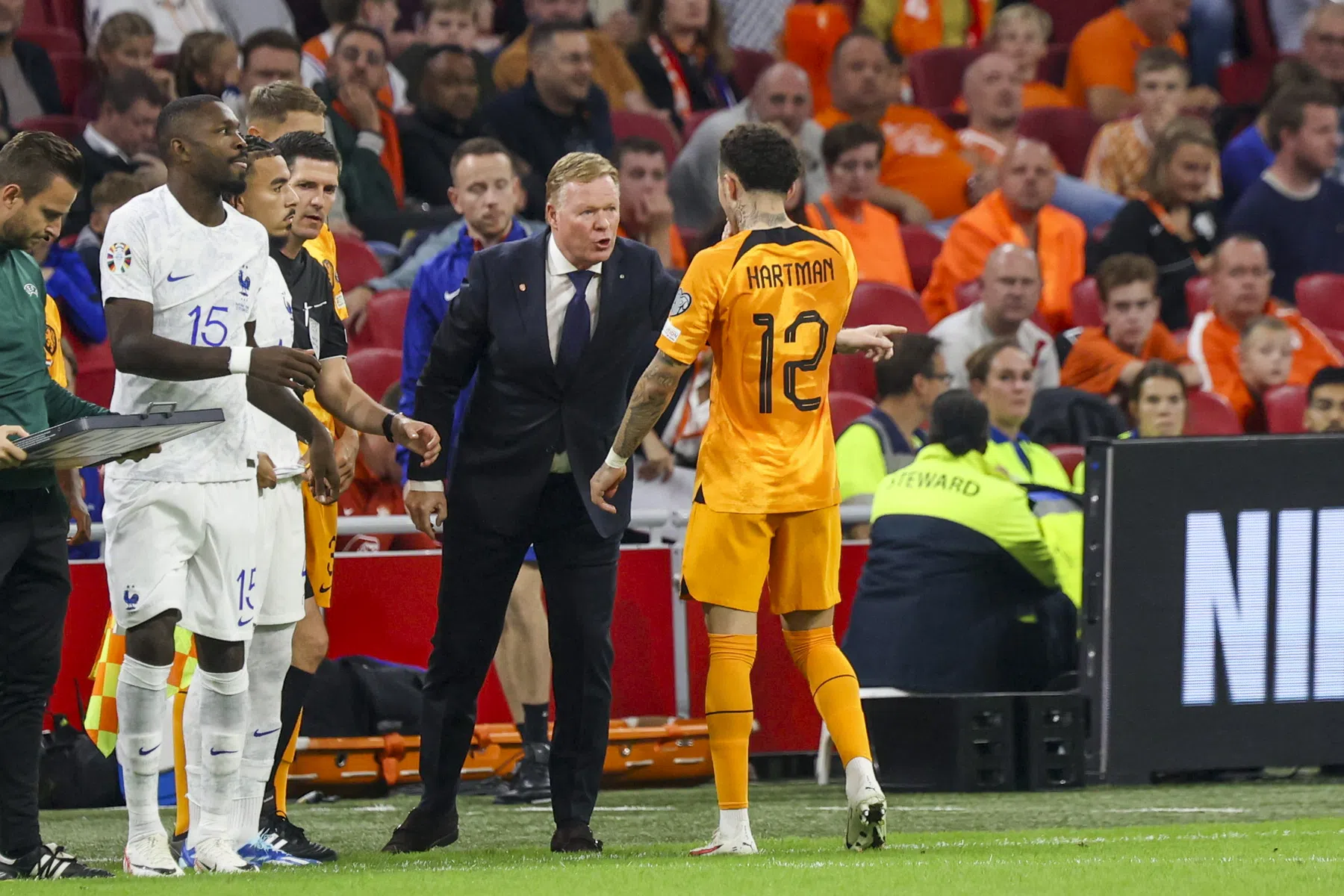 Koeman: 'Xavi Simons laat twee keer de back lopen, dat straffen ze af'