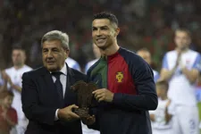 Thumbnail for article: Zesde EK lonkt voor Ronaldo: 'De records jagen op mij, ik jaag niet op records'