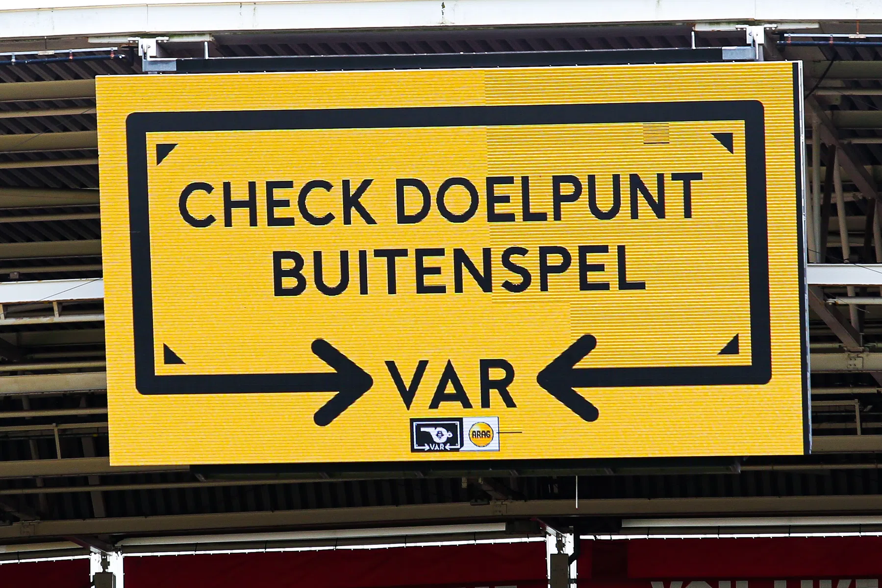 VAR zorgt voor daling buitenspelgevallen, Brobbey vaak over het randje