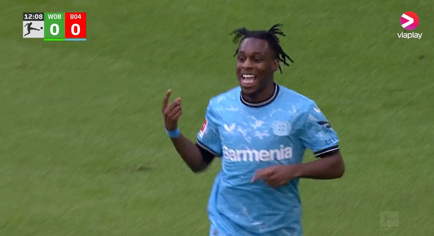 Hoofdrol Frimpong bij winnend Leverkusen, Openda schiet Leipzig te hulp