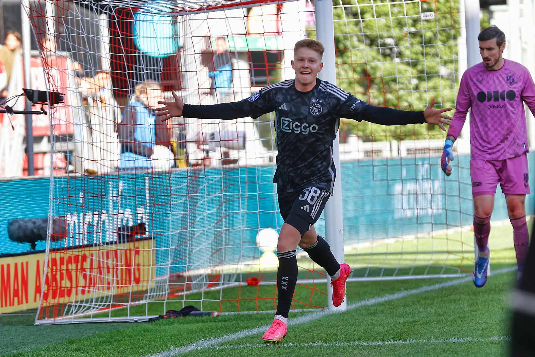 Hlynsson treedt met dubbelslag in Utrecht in voetsporen van Justin Kluivert