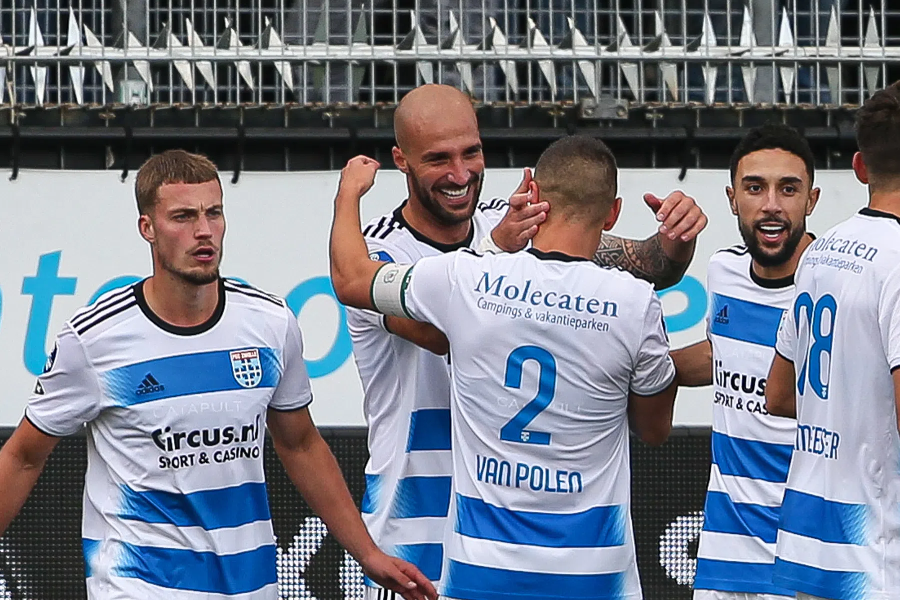 PEC Zwolle stoot Excelsior van roze wolk dankzij doelpuntensalvo