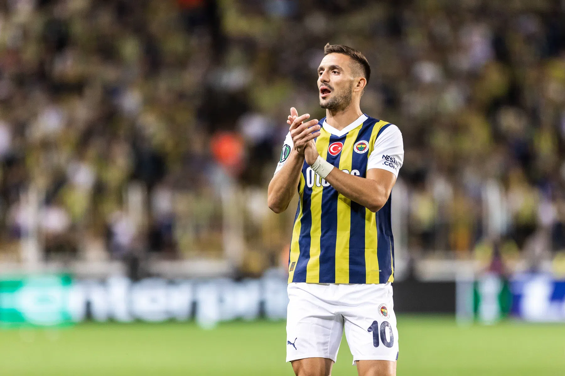 Tadic en Szymanski vinden elkaar simpel bij ongenaakbaar Fenerbahçe