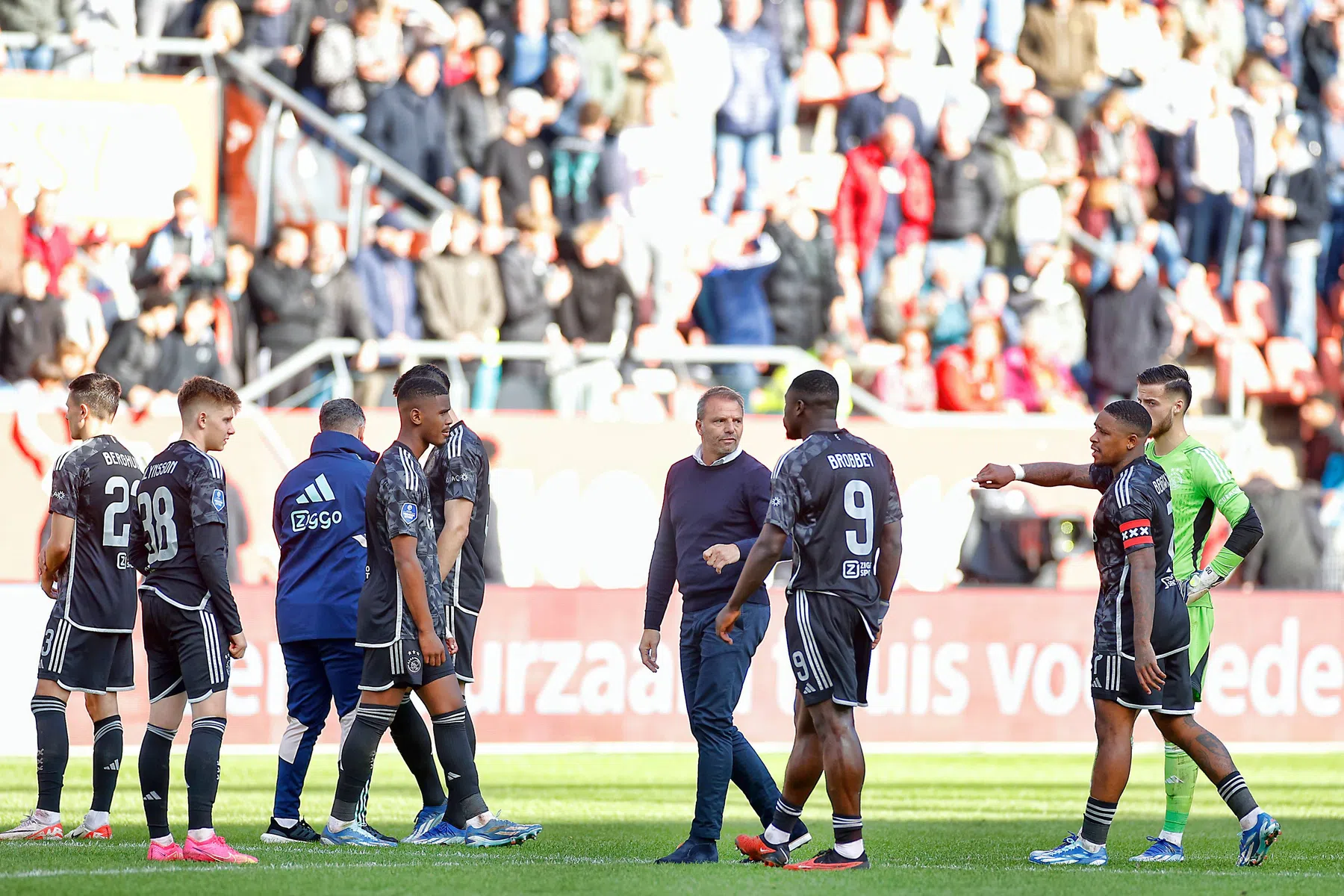 Na de zoveelste afgang zijn alle ogen bij Ajax gericht op Van Gaal